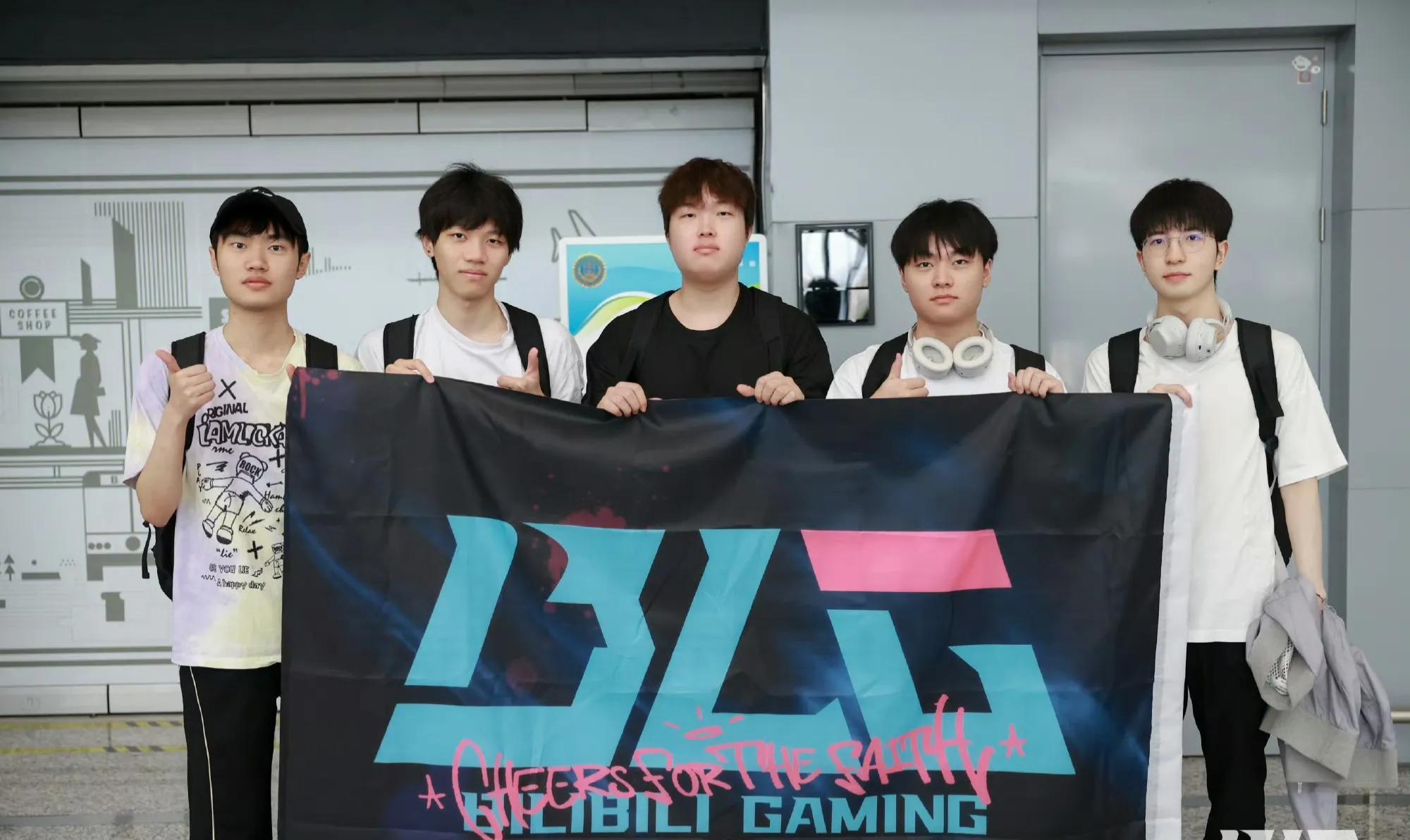 爱游戏体育-重返赛场引发热议！，Scout在FPX比赛中反败为胜比赛高潮迭起的简单介绍-爱游戏体育