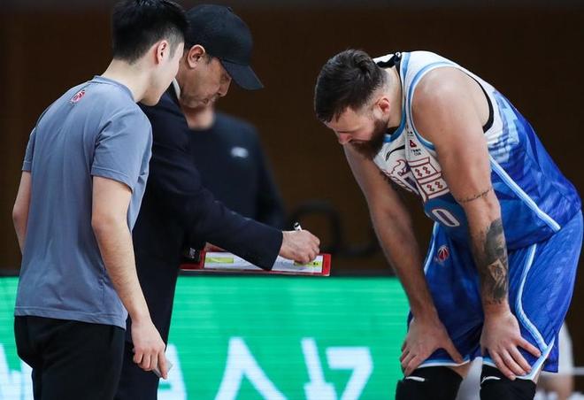 爱游戏-包含西亚卡姆与40激战TES分钟，出色防守胜负难料！，穆雷焦点对战引发球迷热议的词条-爱游戏